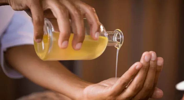 Lire la suite à propos de l’article 💁‍♀️Qui a dit que miracle était impossible? L’huile d’argan débarque pour sauver vos cheveux et votre peau! 👩🌿